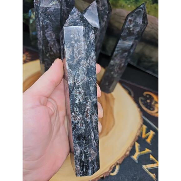 1ea Arfvedsonite Garnet Blue Flashes Crystal Point Tower Polished 1.5- 1.90lbs - Picture 10 of 12